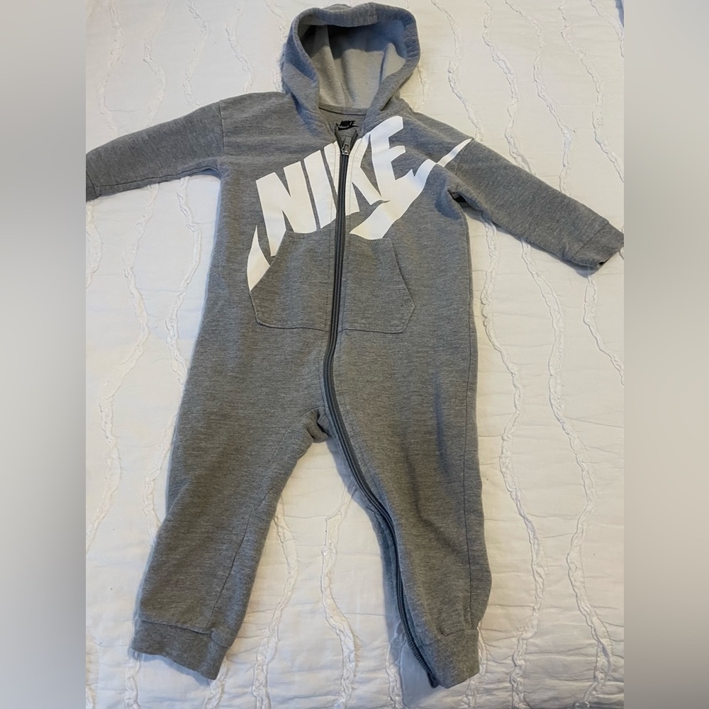 Nike toddler zip-up outfit 18M